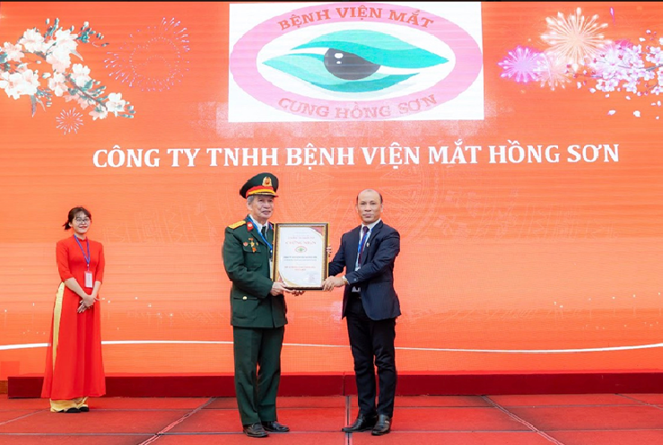 BV mắt Hồng Sơn đạt giải Top 10 Thương hiệu uy tín hàng đầu Đông Nam Á
