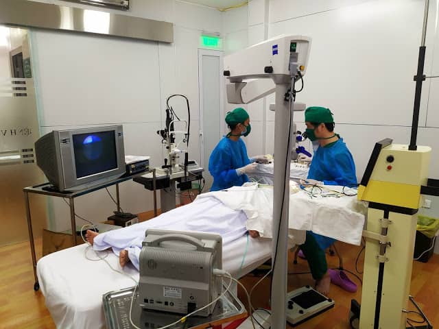 Khám chữa và mổ mắt tại Bệnh viện Mắt Hồng Sơn