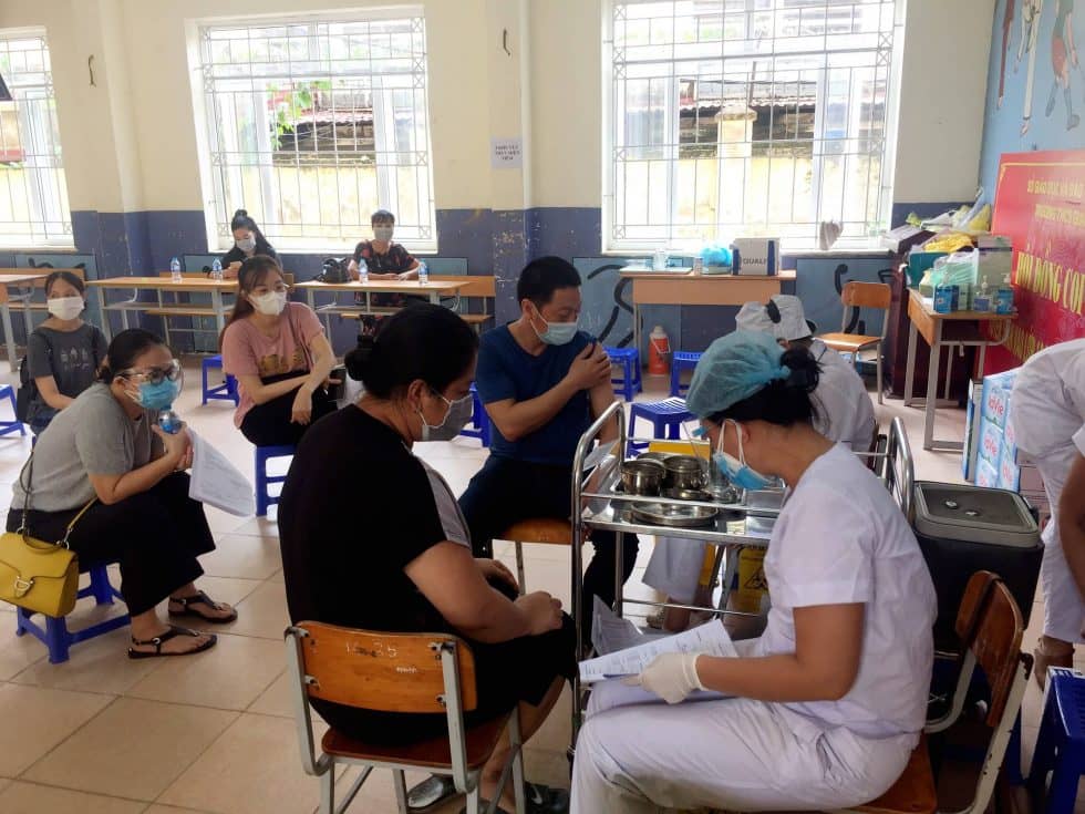 Bệnh viện mắt Hồng Sơn hỗ trợ công tác tiêm chủng Covid-19